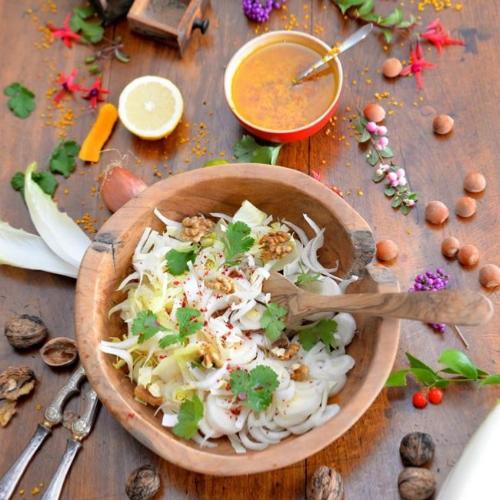 Salade d'endives croquantes et vinaigrette au pollen frais de ciste par Alice Vanhoye